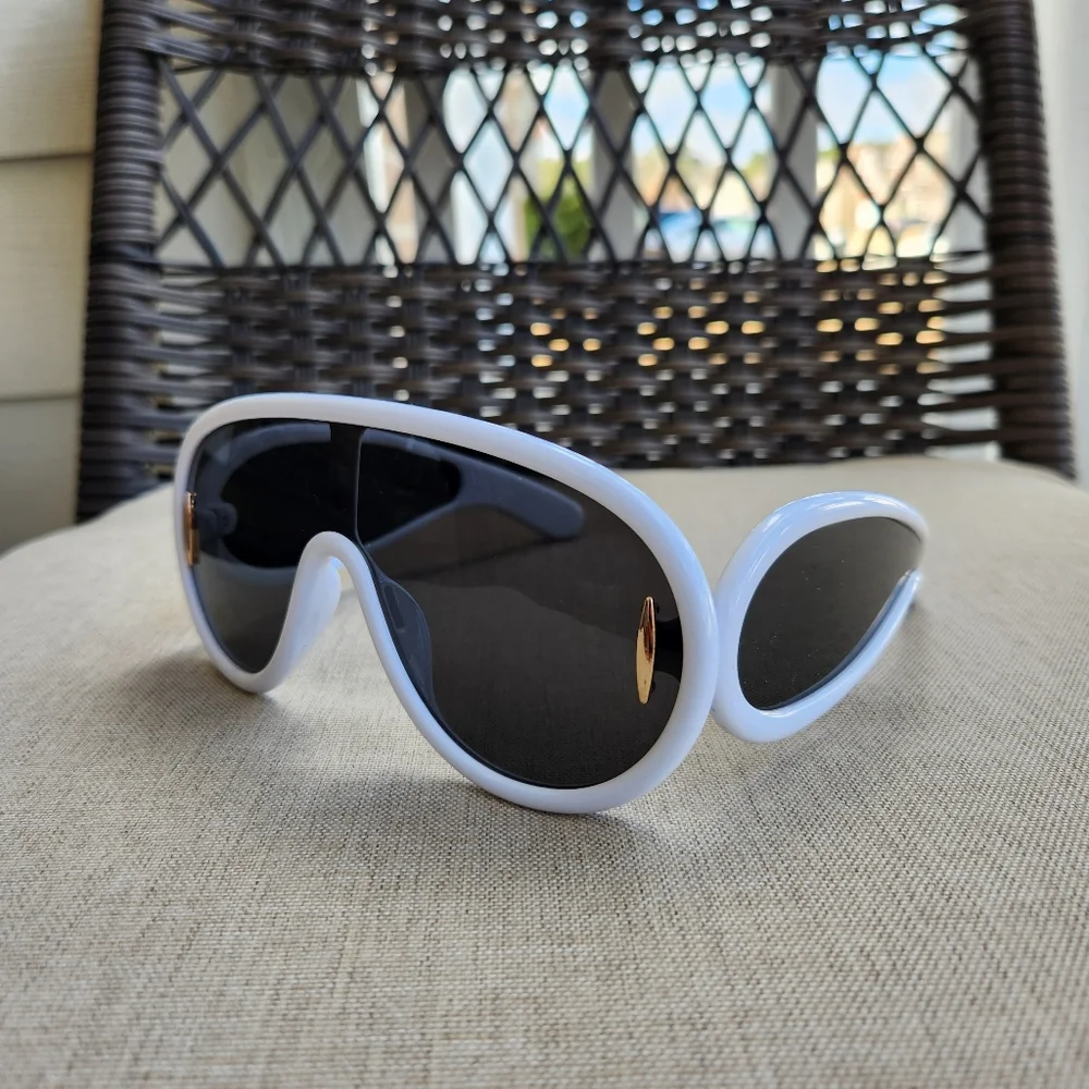 2023 Trendy Women's Silver sunglasses - Picture 4 of 4